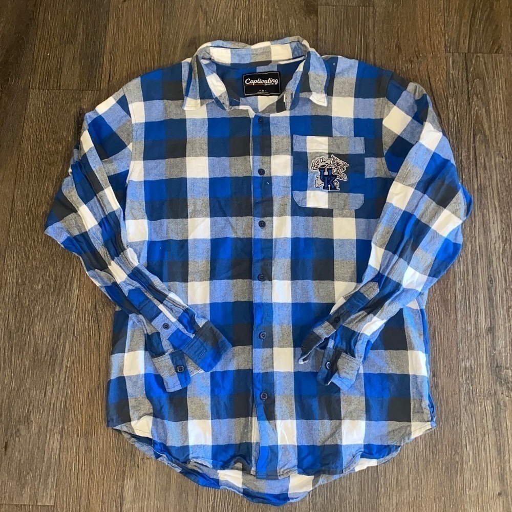 Captivating Apparel size medium KY UK Kentucky shirt